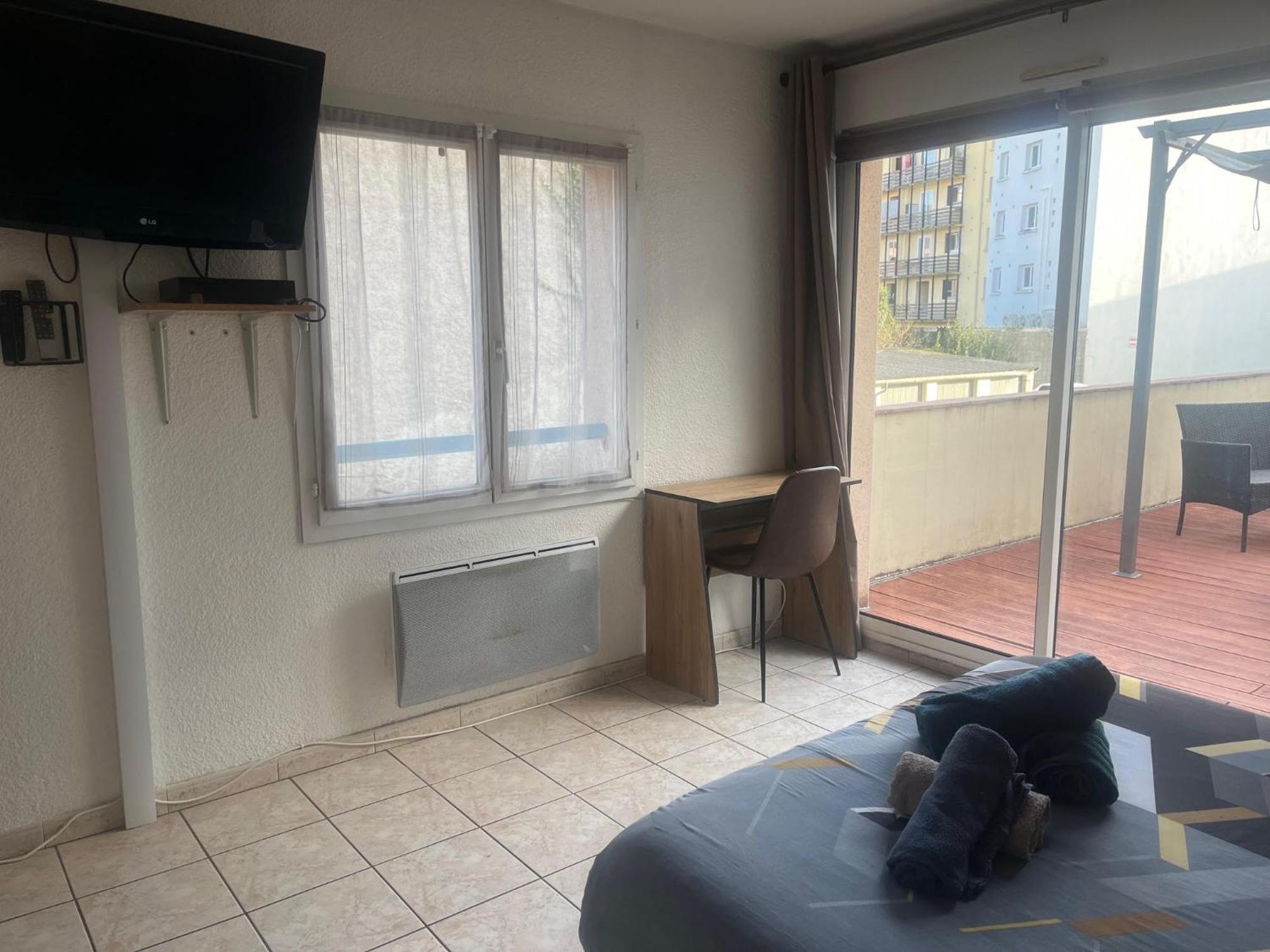 Studio Climatise Et Grande Terrasse Tarbes Centre Екстериор снимка